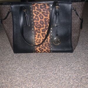 MK MICHAEL KORS CHEETAH PRINT VOYAGER EAST WEST TOTE